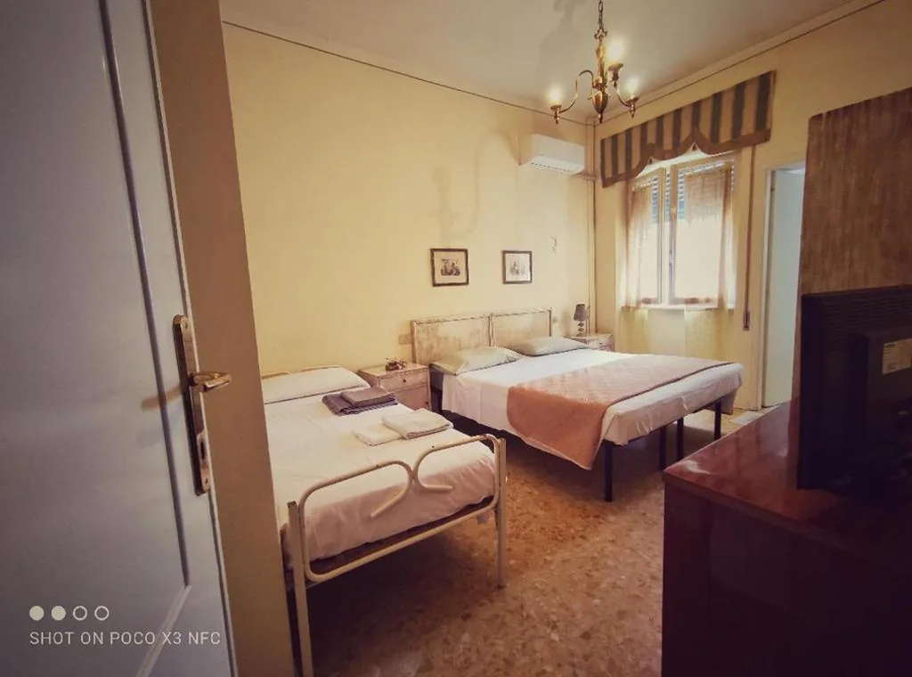 Basic Triple Room — Hotel Delhy