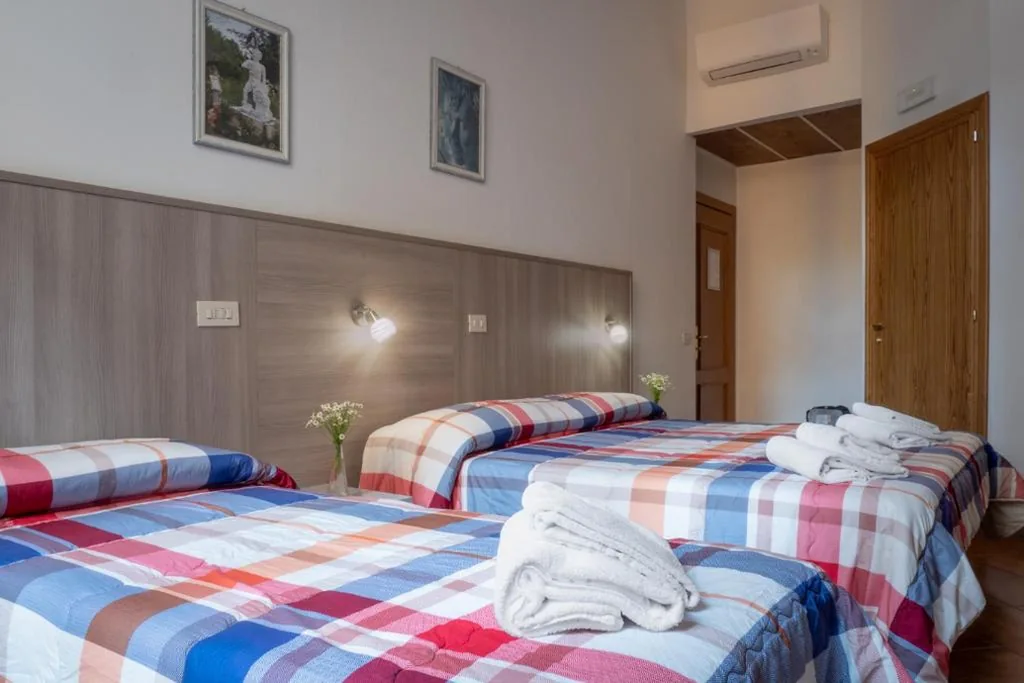 Classic Triple Room — Foresteria Valdese di Firenze
