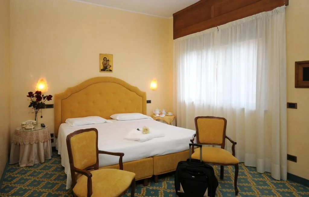 Camera Tripla Classic — Grand Hotel Excelsior