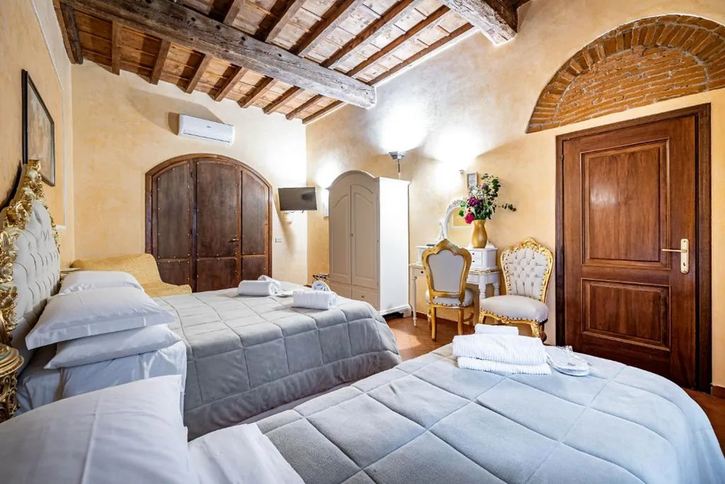 Camera Tripla Classic — Katti House – Florence’s center