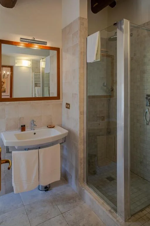 Comfort Triple Room — B&B La Torre – Fattoria di Larniano