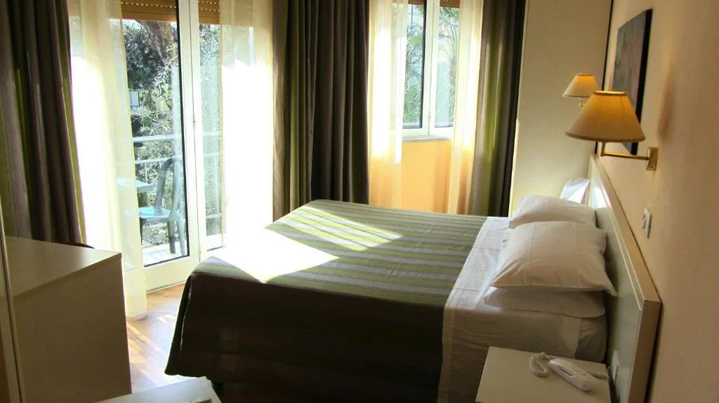 Comfort Triple Room — Hotel Ausonia