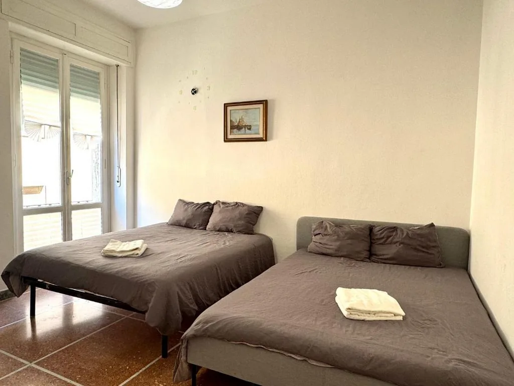 Camera Tripla Comfort — THE SHUTTLE ROOMS – al porto – fortezza – vicino Prefettura