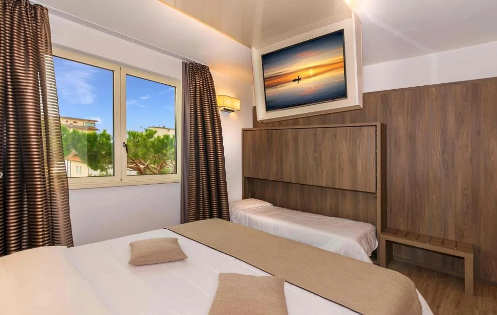 Camera Tripla con Accesso Spiaggia — Hotel Pineta Mare
