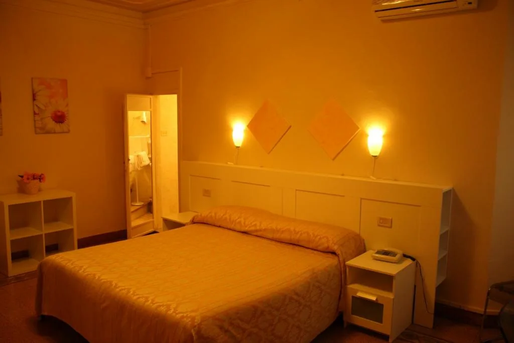 Triple Room with Bathroom — Albergo Il Giglio