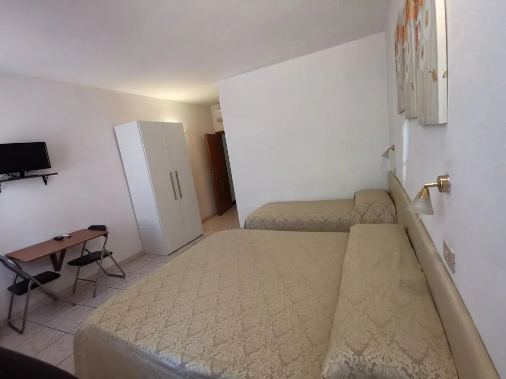 Triple Room with Bathroom — Camere la torre