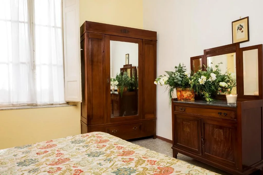 Camera Tripla con Bagno in Comune — Albergo Tre Donzelle