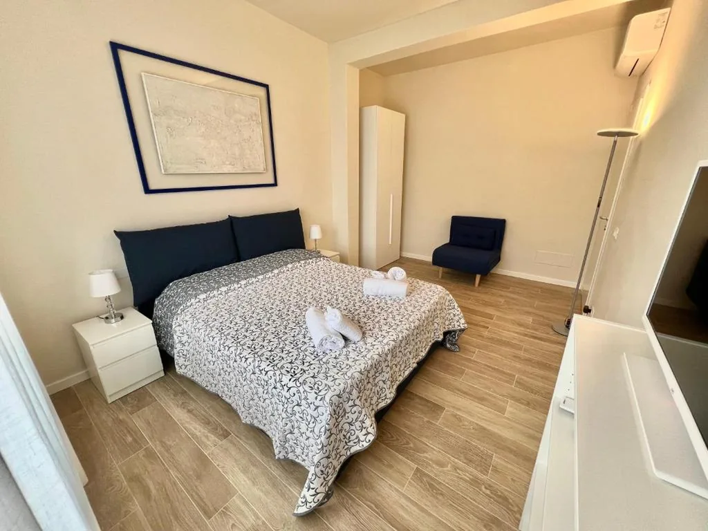 Camera Tripla con Bagno in Comune — F&F Rooms