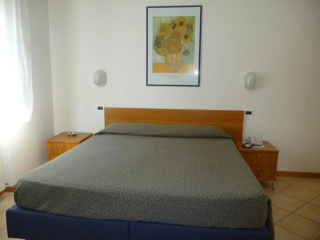 Triple Room with Shared Bathroom — Hotel La Toscana