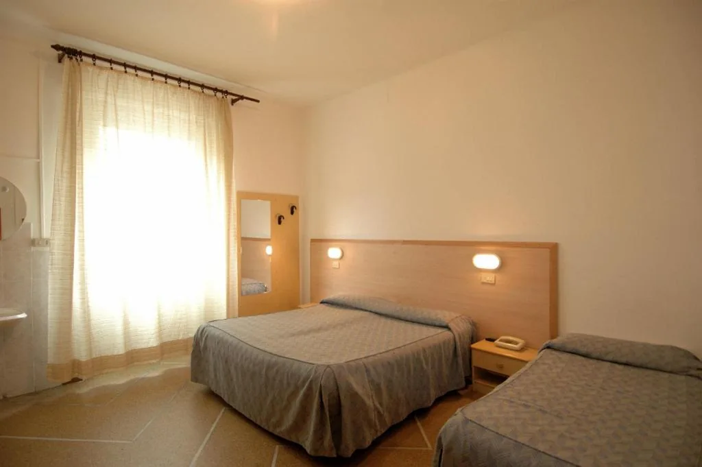 Triple Room with Shared Bathroom — Hotel Moderno