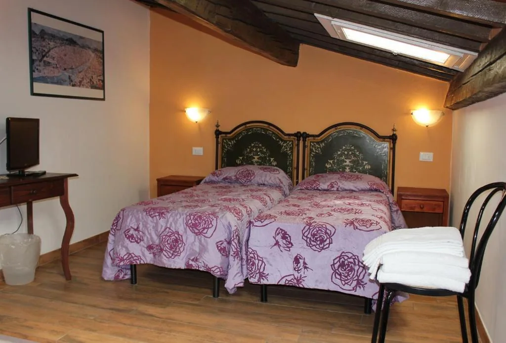 Triple Room with Shared Bathroom — Hotel San Lorenzo