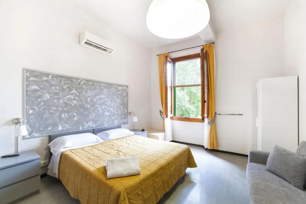 Camera Tripla con Bagno in Comune — Melody House