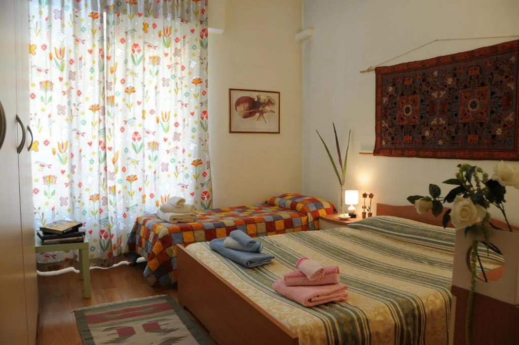 Triple Room with Shared Bathroom — ZEUS Rooms Superior