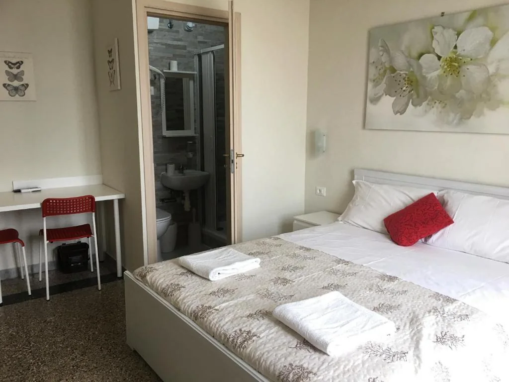 Triple Room with Private Bathroom — Aliante Turist House