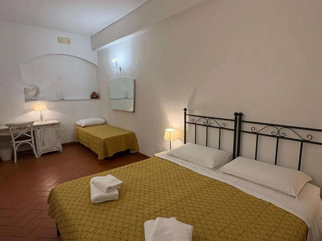 Camera Tripla con Bagno Privato — B&B Cosy House
