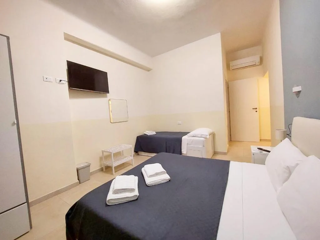 Camera Tripla con Bagno Privato — Bonaini Relax B&B