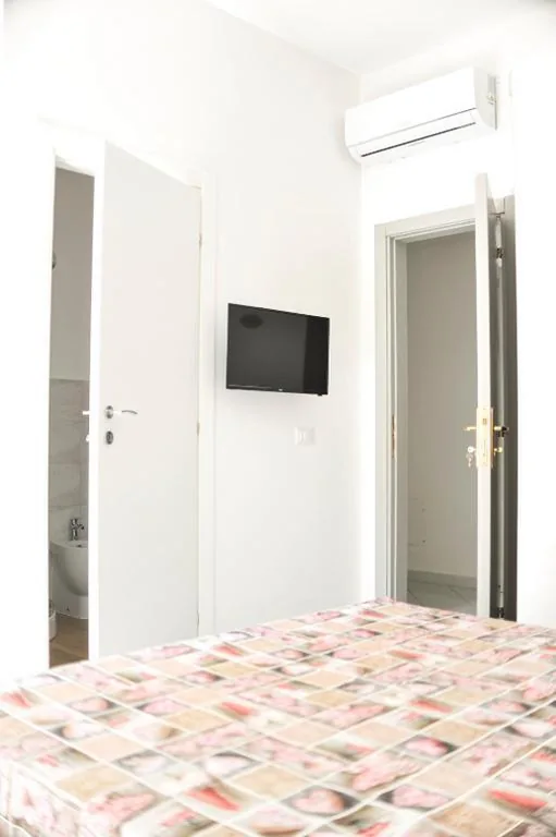 Camera Tripla con Bagno Privato — butterfly b&b