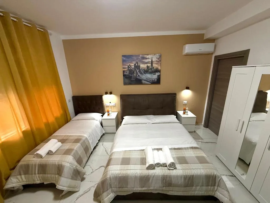 Camera Tripla con Bagno Privato — Desire guest House
