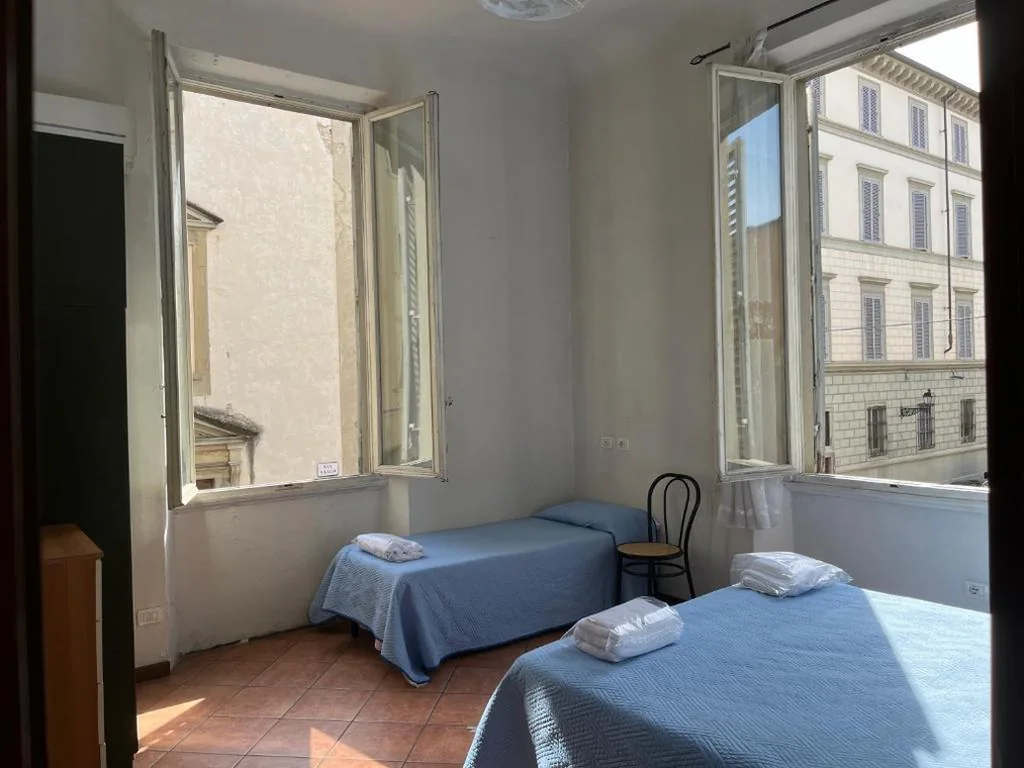 Camera Tripla con Bagno Privato Esterno — 27 Aprile