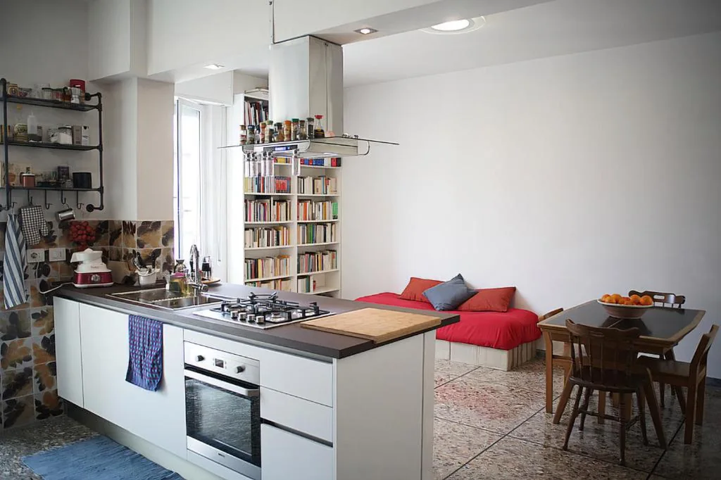 Camera Tripla con Bagno Privato Esterno — Corridoni 60 rooms