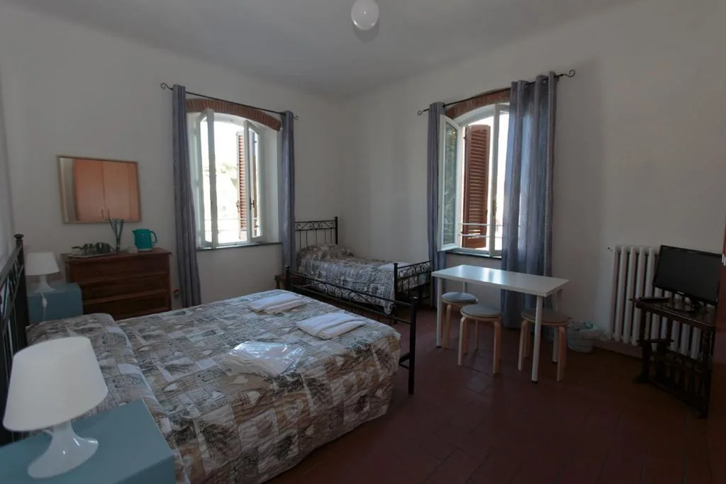 Camera Tripla con Bagno Privato Esterno — Magnolia Comfort & Rooms
