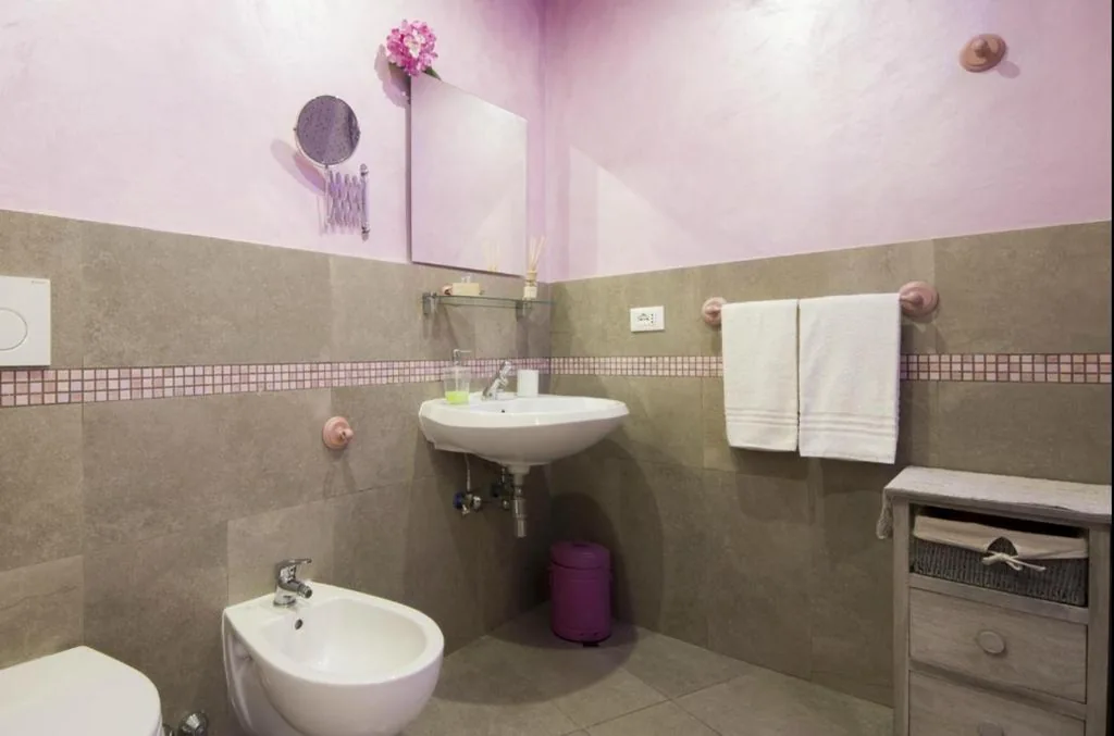 Camera Tripla con Bagno Privato Esterno — Ridolfi Guest House