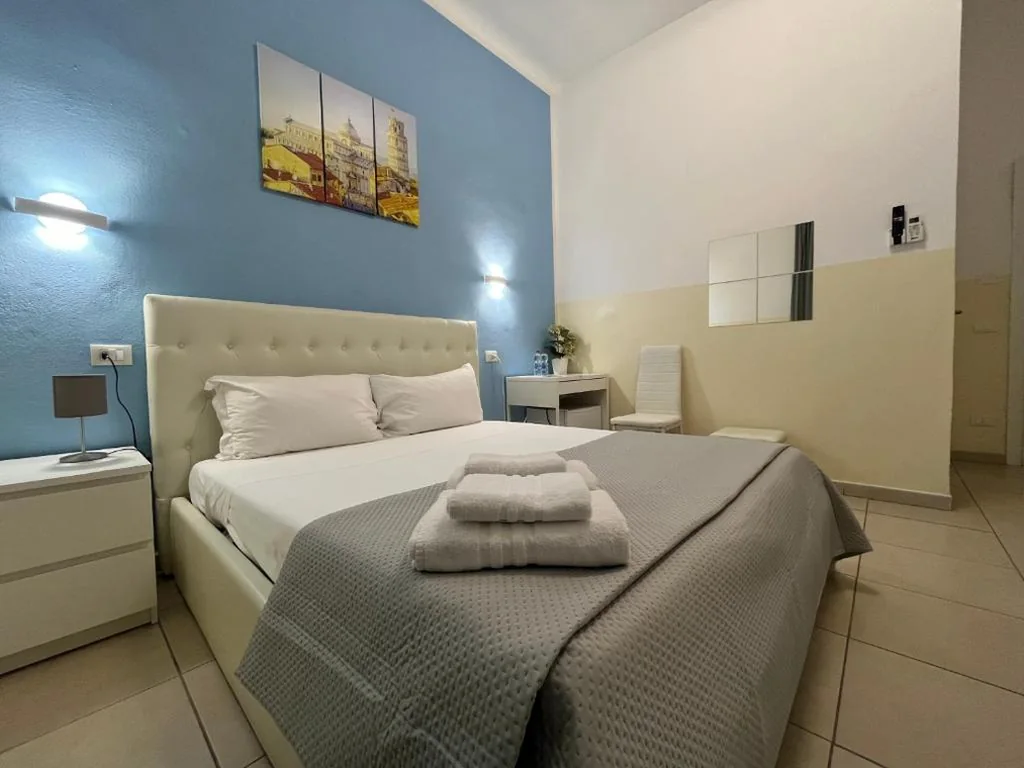 Camera Tripla con Bagno Privato — Hello Pisa B&B