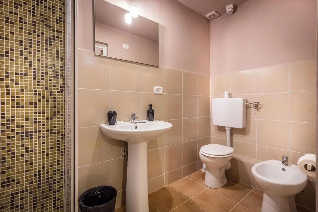 Triple Room with Private Bathroom — Rooms77 Florence centro storico firenze