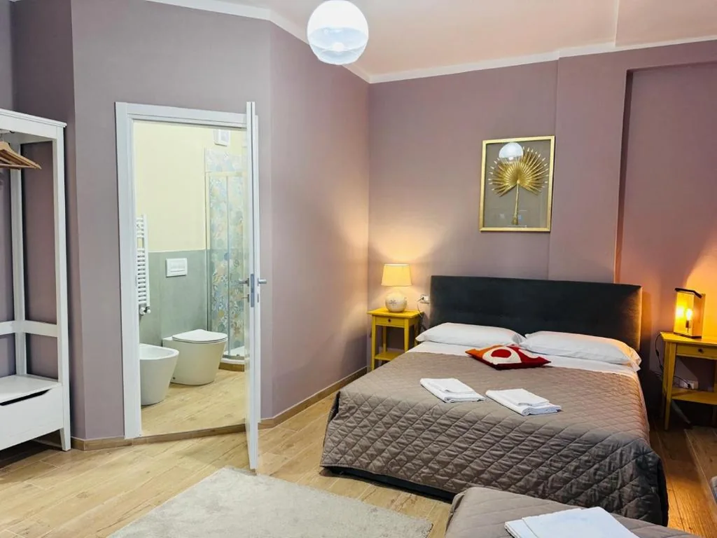 Camera Tripla con Bagno Privato — The Galaxy House