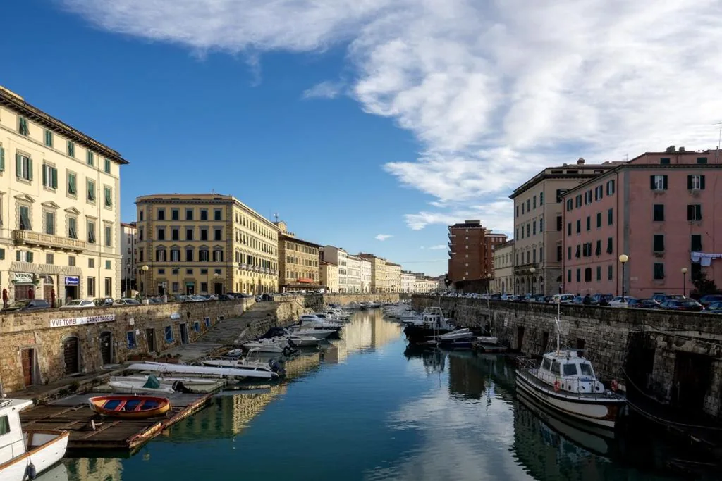 Camera Tripla con Bagno Privato — Vacanze Cisternone Livorno centro