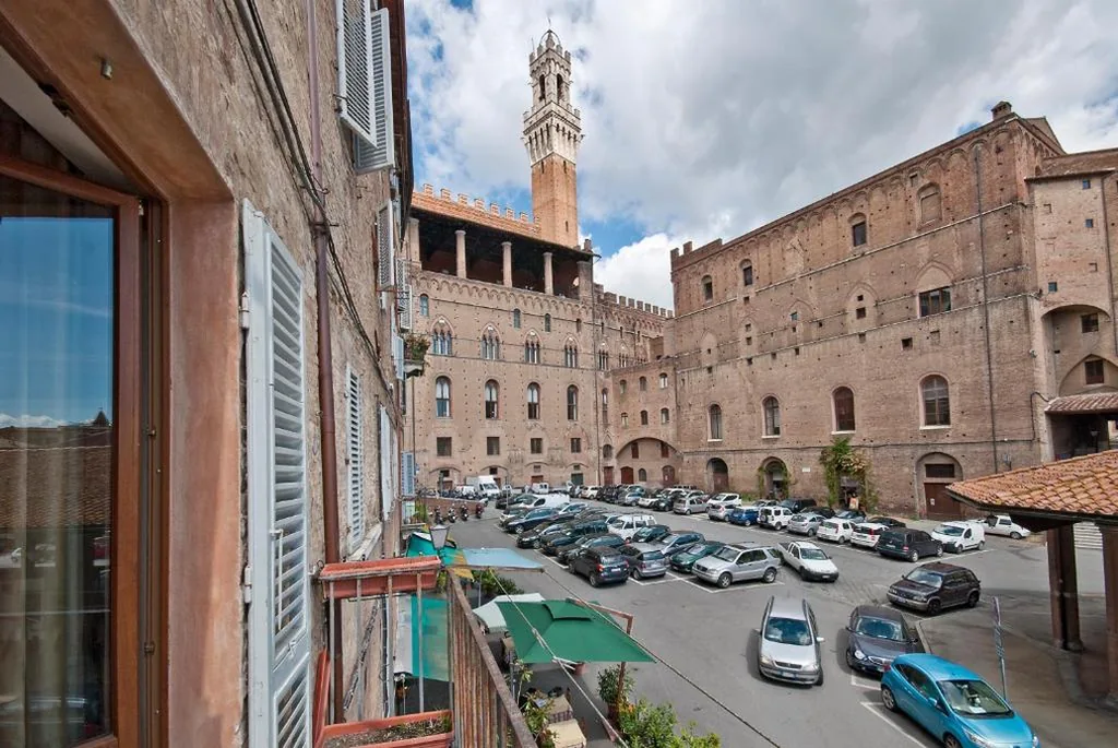 Triple Room with Balcony — B&B Al Mercato di ELCA srl