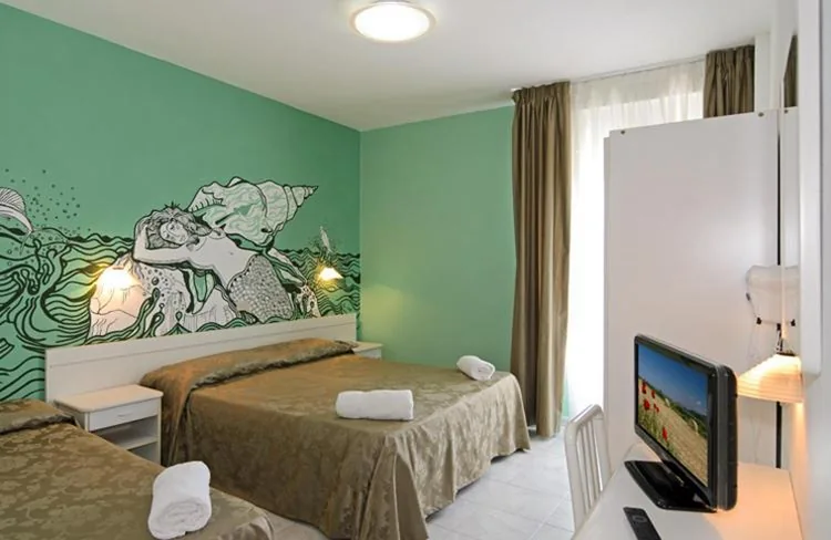 Camera Tripla con Balcone e con Vista Mare Parziale — Hotel Regina