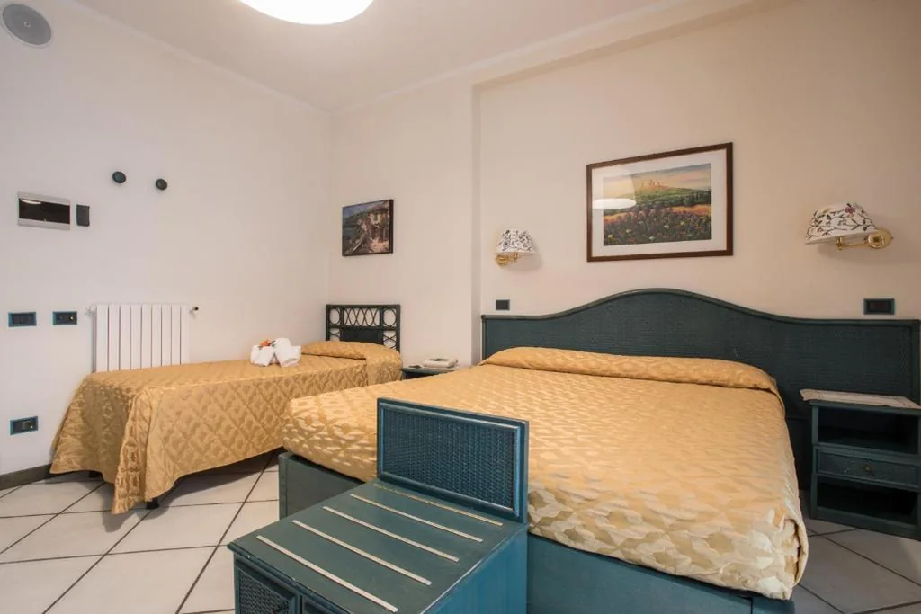 Camera Tripla con Balcone — Hotel Kyrton