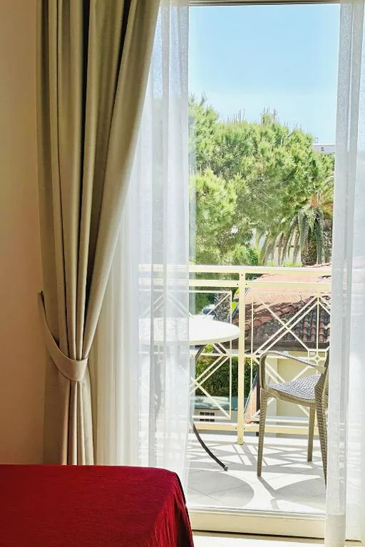 Camera Tripla con Balcone — HOTEL PIGALLE
