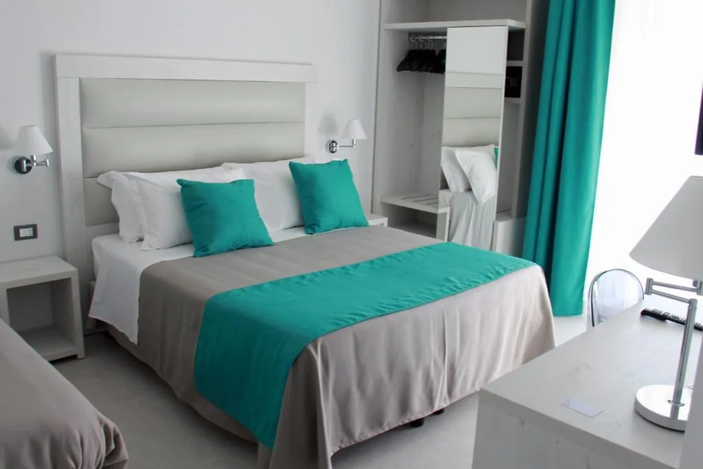 Triple Room with Balcony — Park Hotel Giusy