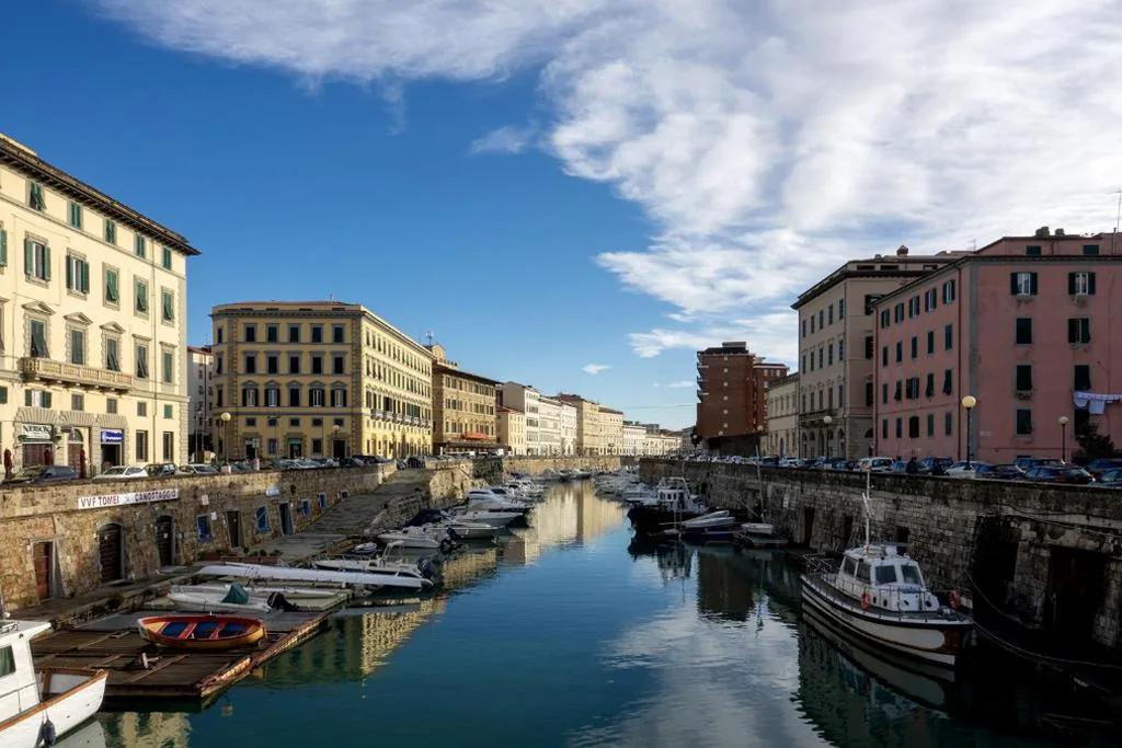 Camera Tripla con Balcone — Vacanze Cisternone Livorno centro