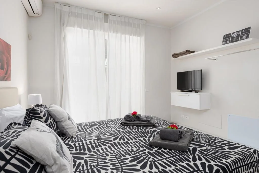 Triple Room with Terrace — Florence Comfort B&B