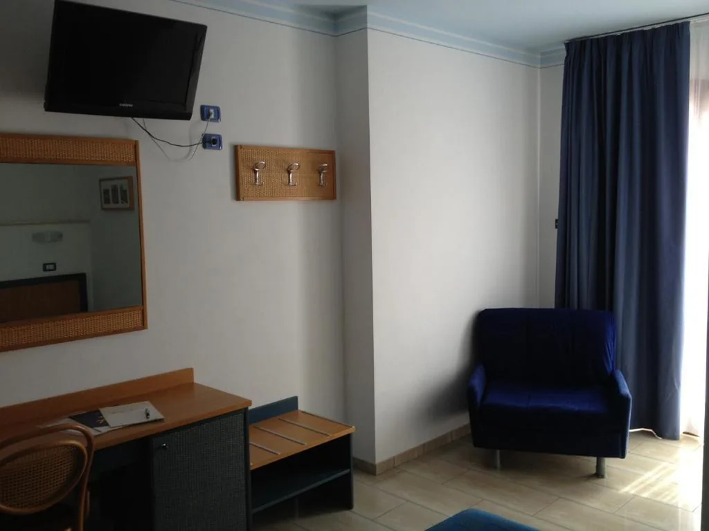 Triple Room with Terrace — Hotel Mistral