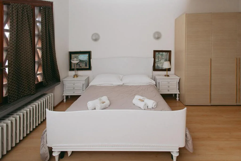 Camera Tripla con Vasca — Enzo’s House
