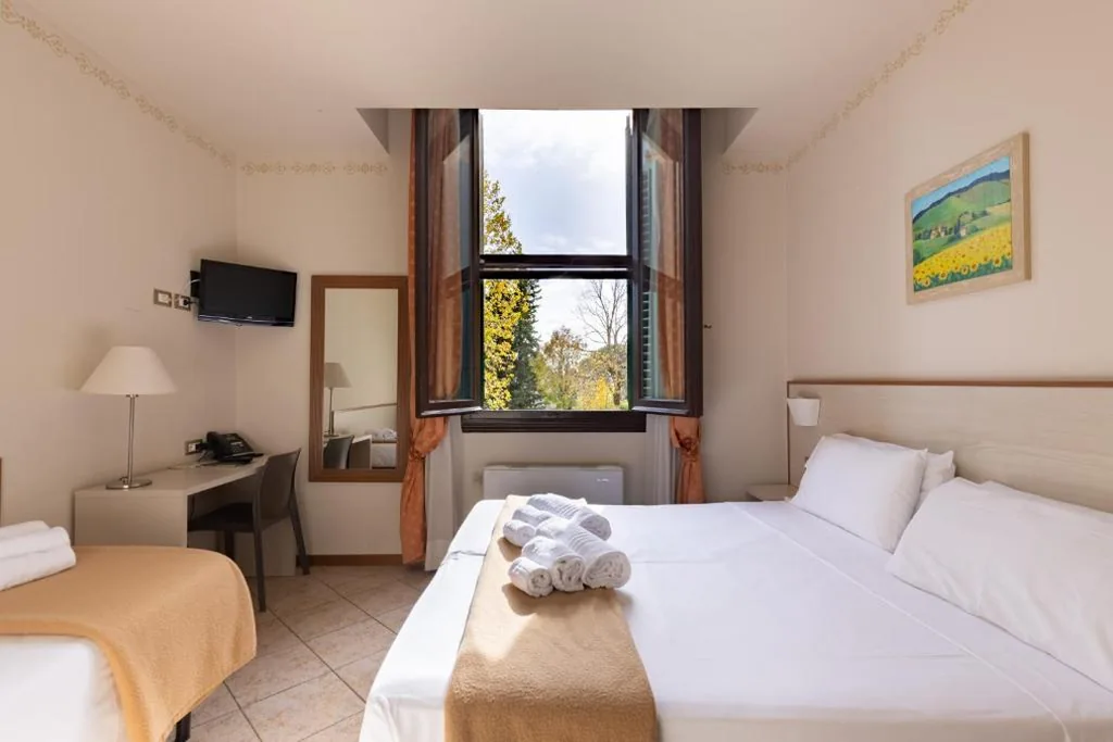 Camera Tripla con Vista Città — Villa La Stella