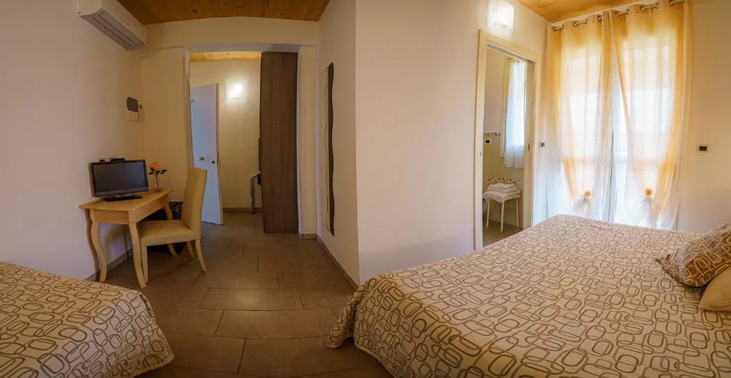Triple Room with Sea View — Albergo La Lampara