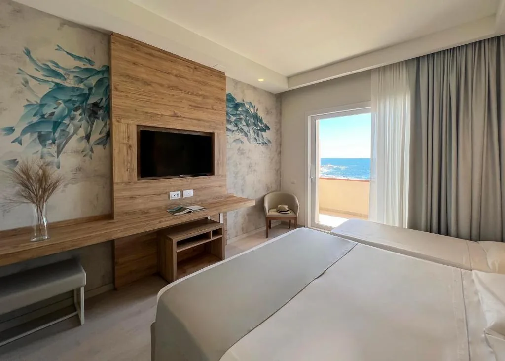 Triple Room with Sea View and Beach Access — Hotel Rex