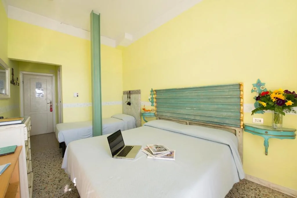 Camera Tripla con Vista Mare Frontale e Balcone — Hotel Biagiotti