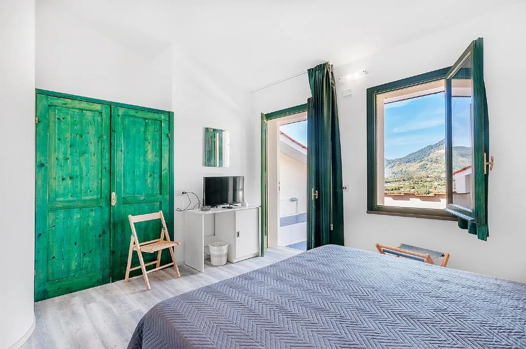 Triple Room with Sea View — Hotel Capo Di Stella