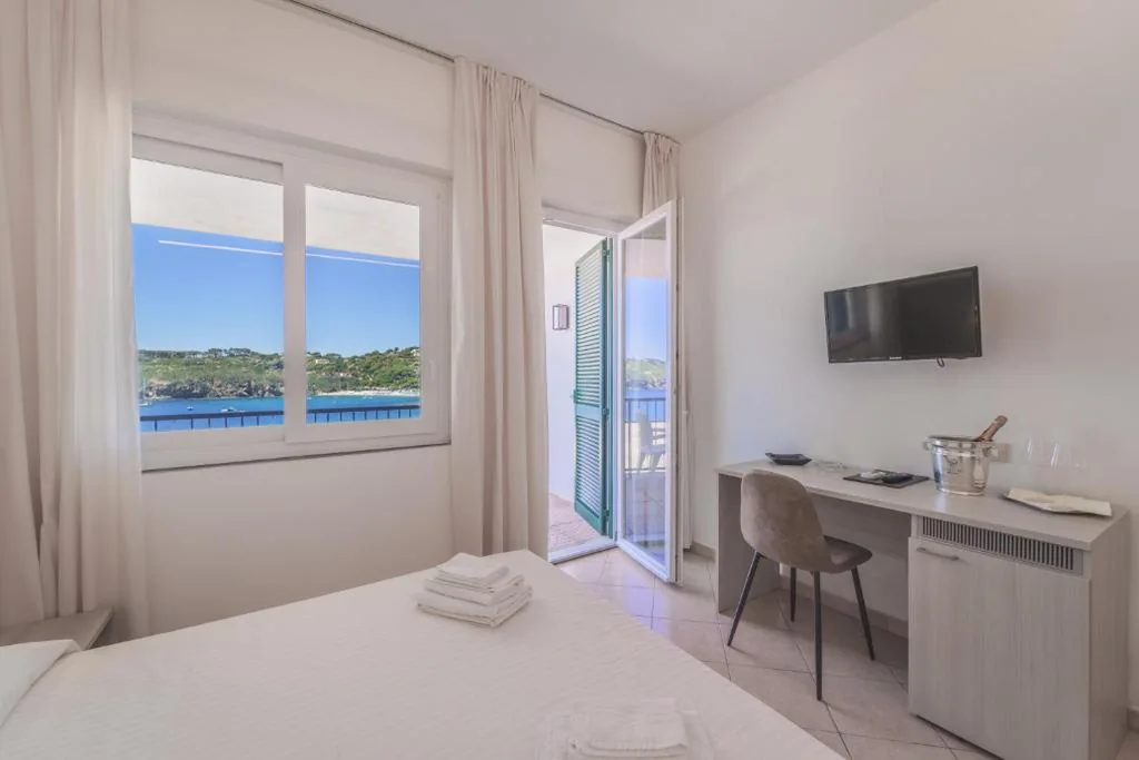 Camera Tripla con Vista Mare — Hotel Dino