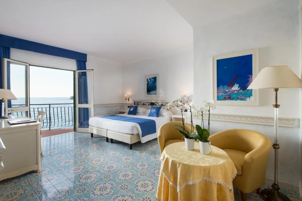 Camera Tripla con Vista Mare — Hotel Hermitage