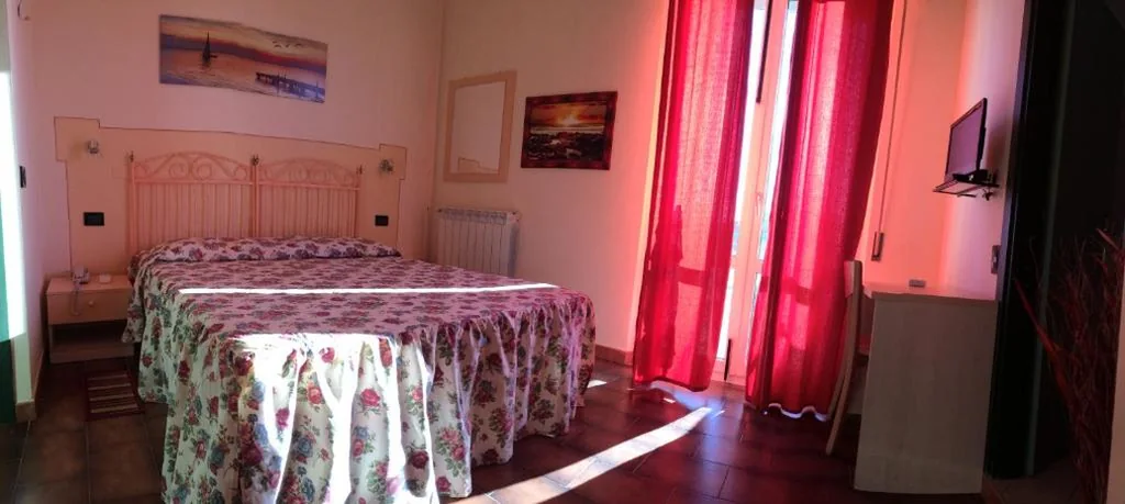 Camera Tripla con Vista Mare — Lungomare Hotel