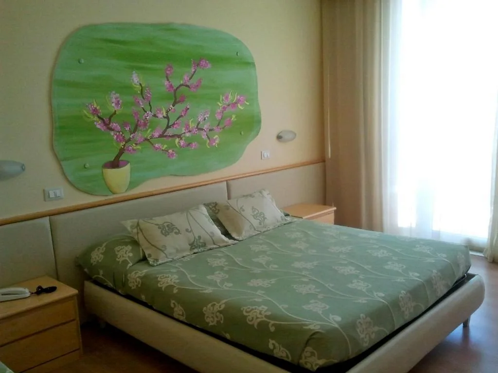 Camera Tripla con Vista Mare — Savoy Hotel