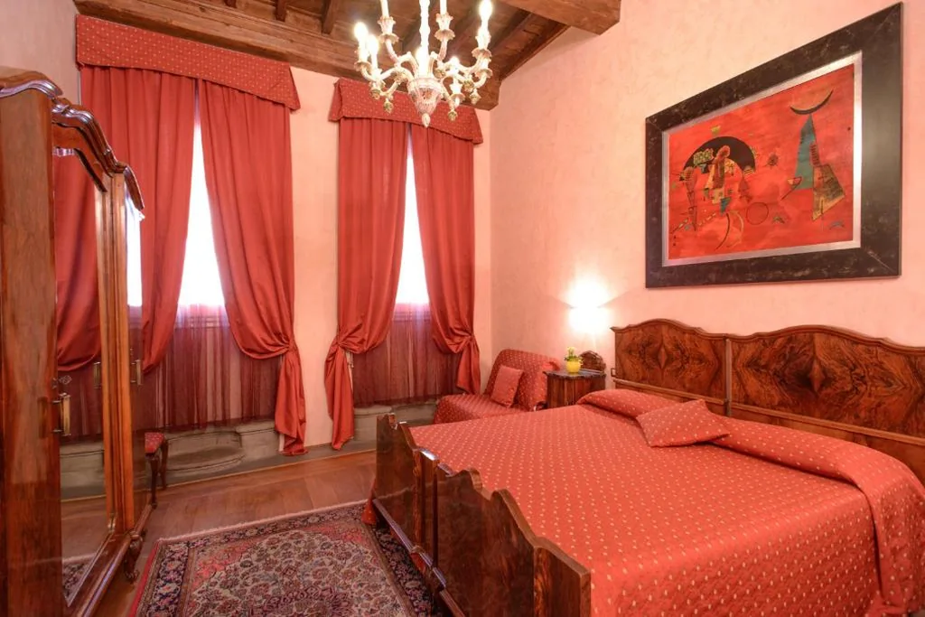 Deluxe Triple Room with Private Bathroom — B&B La Casa dei Tintori