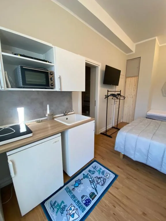 Camera Tripla Deluxe con Vista Mare — Affittacamere VIA ROMA 12